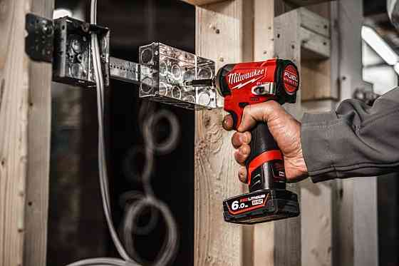 Шуруповерт ударный аккумуляторный бесщеточный 1/4'' HEX MILWAUKEE, M12 FID2-202Х, 170Нм (зарядное устройство С12 С, 2 аккумулятора М Одесса