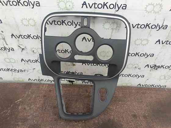Накладка кнопок в торпеду Renault Kangoo 2013-2016 (682609068R) Ковель