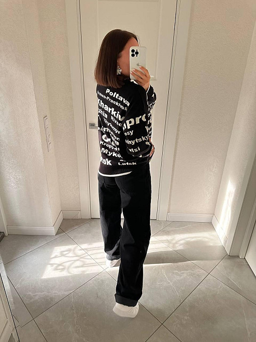 Жіночий стильний светр оверсайз із містами Чорний Одеса - фото 3