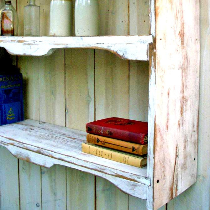 Настенная книжная полка 