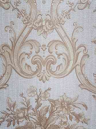 Шпалери вінілові на флізеліні AdaWall Seyyah 1.06х10 квіти в горщику вензеля структурні золотисті на бежевому Київ