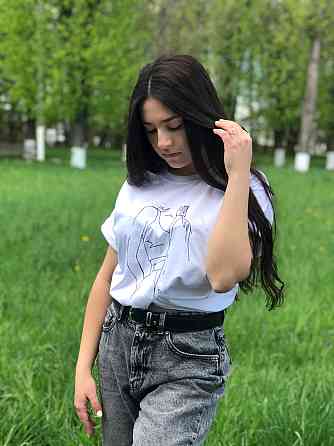 Женская футболка  unisex с Арт принтом силуэта. Черновцы