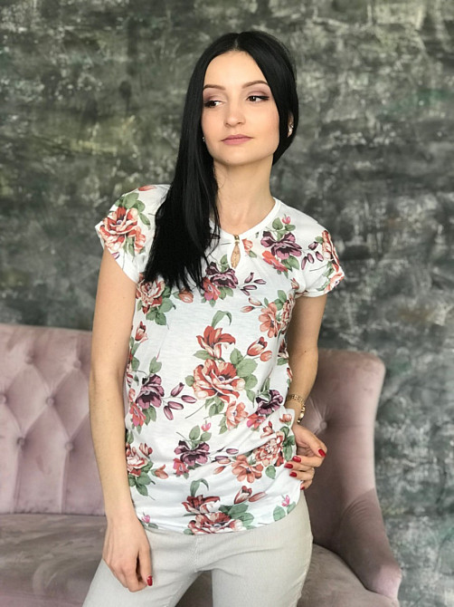 Футболка жіноча з квітковим принтом 46 різнобарвний Київ - фото 1