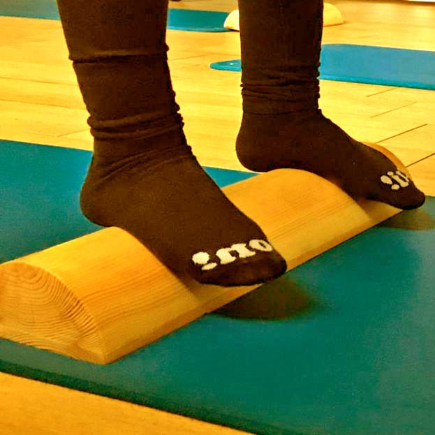 Опорный радиусный йога-блок 