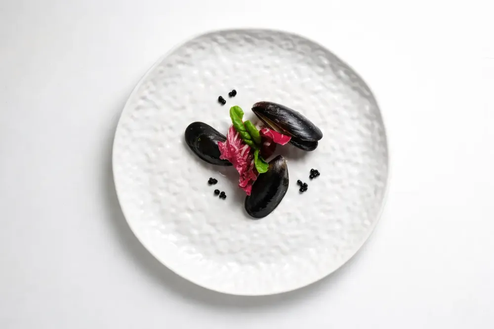 Декоративная керамическая тарелка с рельефной поверхностью 24.5 см Коломия - фото 1