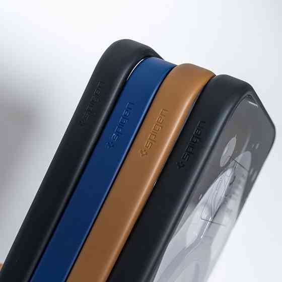 Чехол Spigen с магнитным кольцом для iPhone 13 Pro Max черный Киев