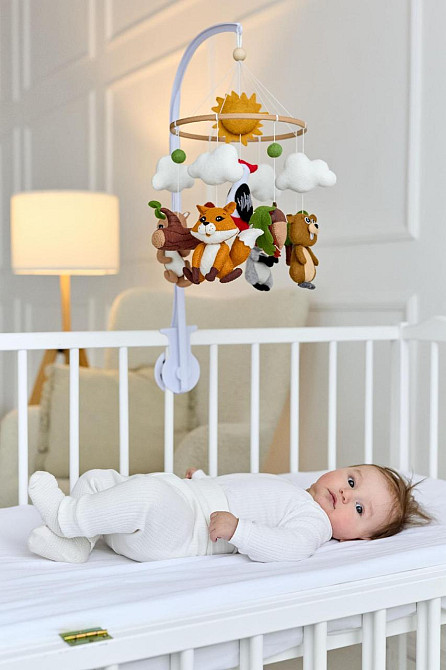 Детский музыкальный мобиль на кроватку для младенцев WoollyFox 
