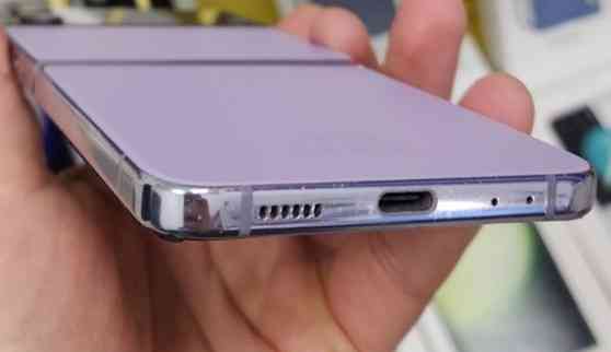 Смартфон Samsung Galaxy Flip 4 8/128Gb. Київ