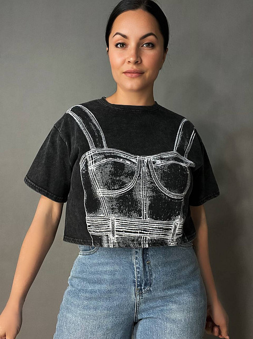 Футболка жіноча A-N 2732 варена коротка широка малюнок корсет бра, чорний, one size Київ - фото 1