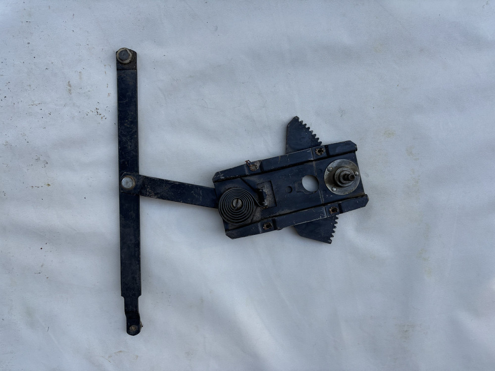 Стеклоподъемник задний правый ГАЗ-24. СССР. Харьков - изображение 1