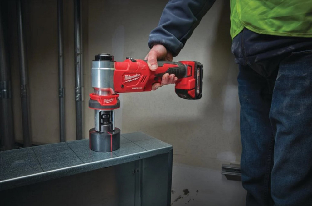 Пробойник гидравлический для отверстий аккумуляторный FORCE LOGIC MILWAUKEE M18 HKP-201C (зарядное устройство, 1 аккумулятор М18 2 Ач, а Одесса - изображение 9