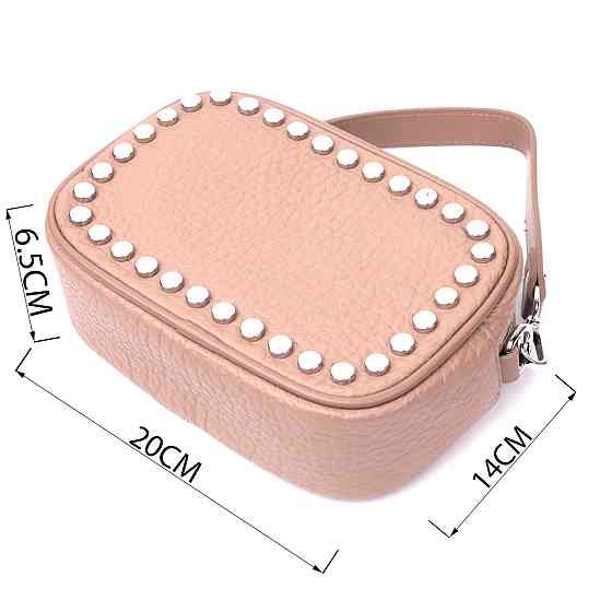 Женская кожаная сумка декорированная металлическими кнопками Vintage 22335 Бежевая Киев