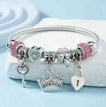 Браслет с шармами «Сердце, Корона и Конюшина» – серебристый с розовыми бусинами Киев