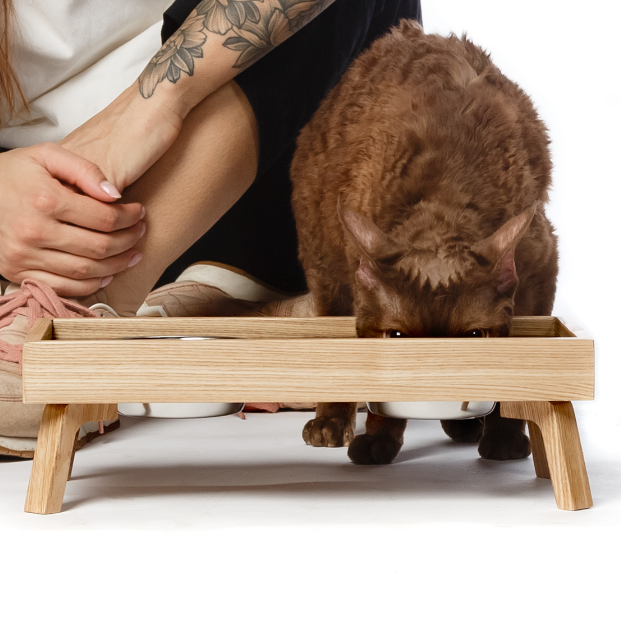 Подставка под миски для кошек 