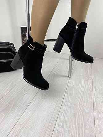 Injers Класичні черевики жіночі демісезонні весна-осінь чорні, натуральна замша на підборах р. Коломыя