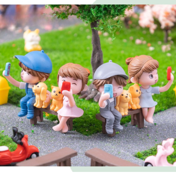 Набір фігурок Маленькі Блогери 5.2 х 4.1 см Хлопчик з песиком, дівчинка з котом та 2 лавки Одеса