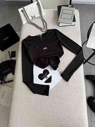 Жіночий стильний базовий лонгслів з надписом та вирізом під пальчик мікродайвінг Одеса