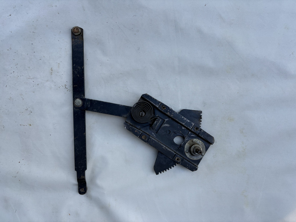 Стеклоподъемник задний левый ГАЗ-24. СССР. Харьков - изображение 1