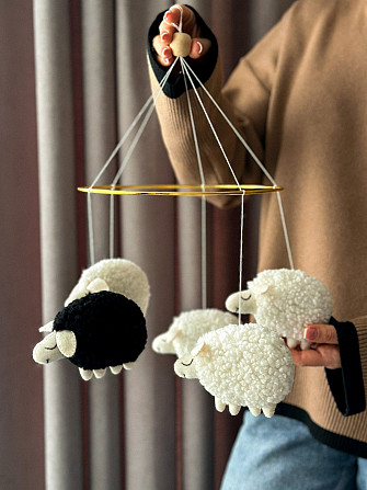 Детский музыкальный мобиль на кроватку для младенцев WooolyWool «Барашки» с 35 мелодиями Киев - изображение 8