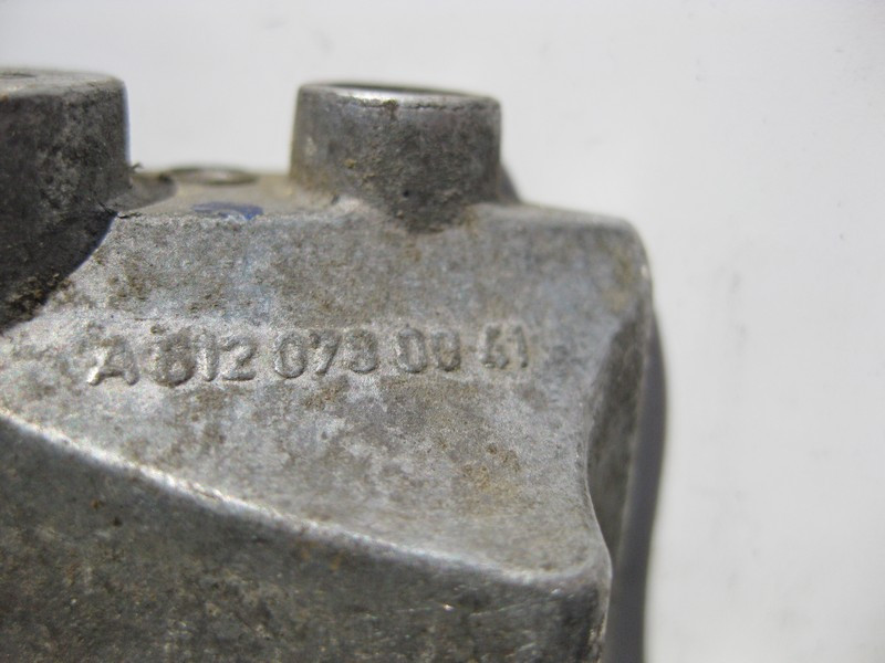 Mercedes-Benz  A6120780041 Кронштейн паливної рампи двигунів OM611 R4 2.2 cdi OM612 R5 2.7 OM613 R6 3.2 ML W163 C-Class W203 S-Class W220 Одесса - изображение 4