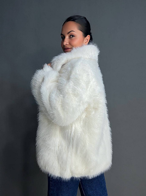 Шуба жіноча Fancy Matinee 5902 оверсайз з кишенями біла, білий, M Київ - фото 18