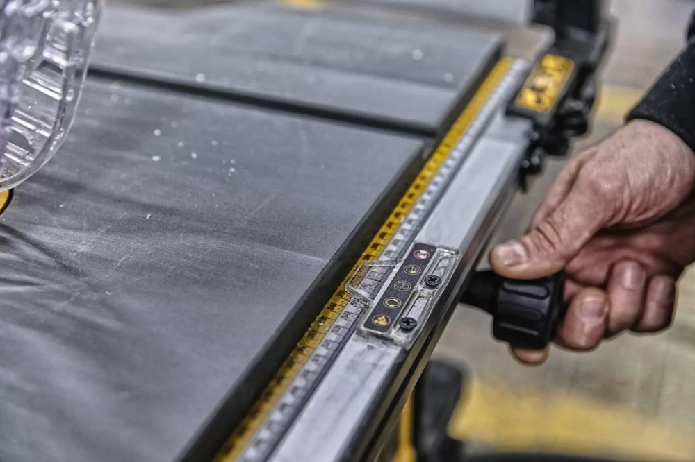 Професійна пила настільна мережева DeWALT DWE7492 : 2000 Вт, диск 250 мм Київ - фото 9