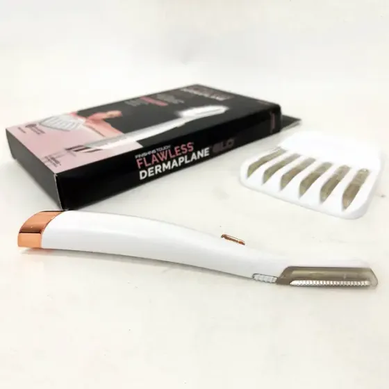 Триммер-эпилятор женский Flawless Dermaplane Glo, эпилятор для интимных зон Коломыя