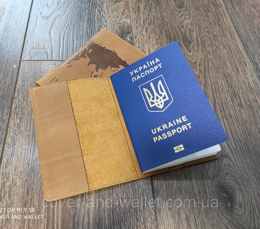 Шкіряна обкладинка на паспорт карта світу жовтого кольору ST Leather Київ - фото 4