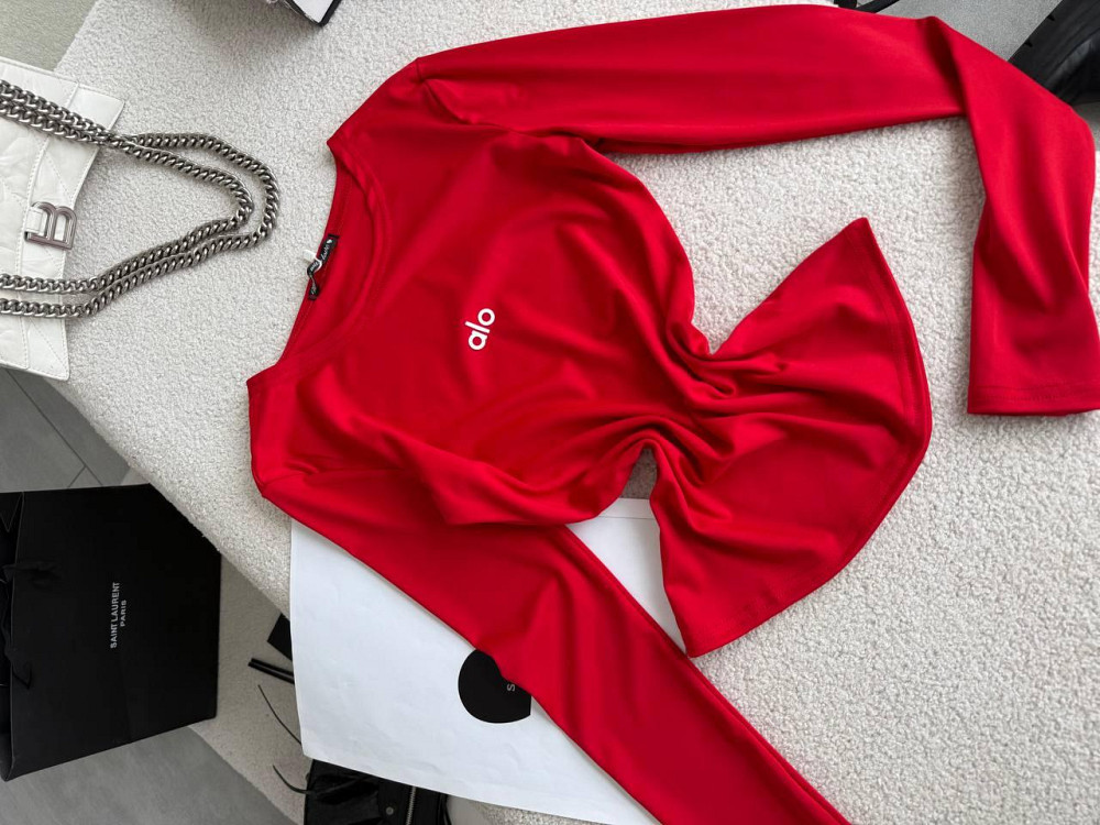 Стильный женский базовый лонгслив с надписью и вырезом под пальчик микродайвинг Красный Одесса - изображение 4