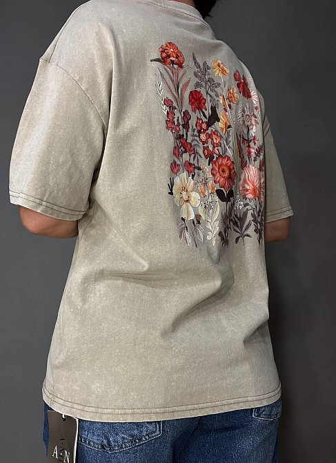 Футболка жіноча A-N 27005 тай-дай варена з квітковим принтом на спині, бежевий, one size Київ - фото 12