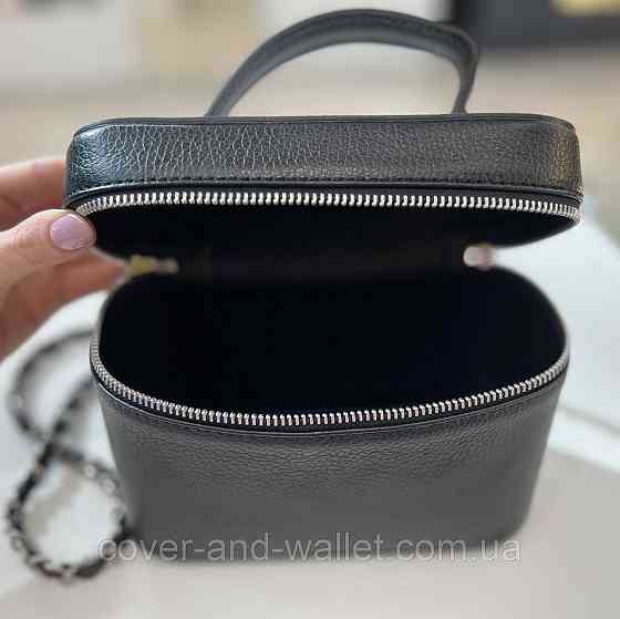 Модна жіноча шкіряна сумка косметичка через плече чорного кольору Virginia Conti Київ