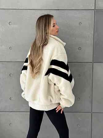 Жіноча тепла оверсайз куртка-бомбер букле на підкладці Молочний Одеса