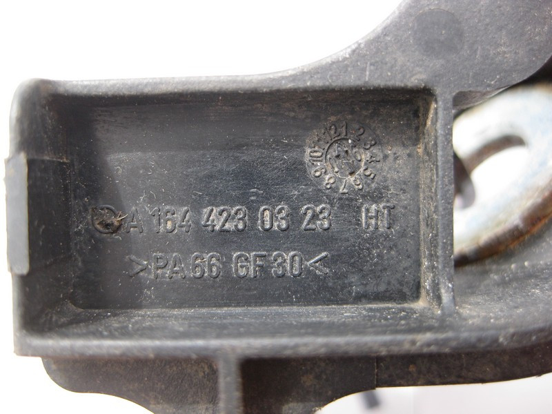 Mercedes-Benz  A1644230323 Пластиковий тримач заднього лівого гальмівного шланга ML W164 GL X164 Одесса - изображение 3