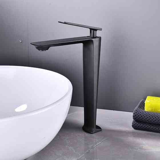 Смеситель дизайнерский для умывальника, кран однорычажный WanFan, горизонтальный монтаж, Черный матовый Каменец-Подольский