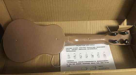 Гітара дитяча іграшка, укулеле для дітей - довжина 35 см, пластик, в комплект входит медиатор Київ