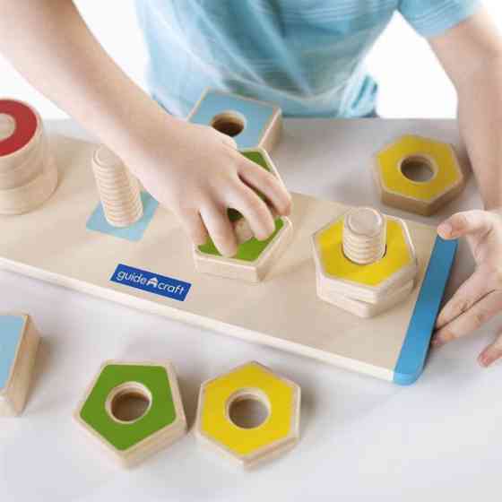 Дерев'яна логічна пірамідка Guidecraft Manipulatives Фігури на різьбі (G6901) Киев