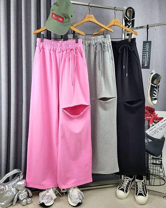 Женский стильный спортивный прогулочный костюм двойка с разрезами на кофте и брюках двунитка люкс + рибана Барби Одесса - изображение 3