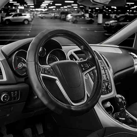 Чехол на руль Carlife 39 - 41см, экокожа, черный, один шов, перфорированный SW143L Львов