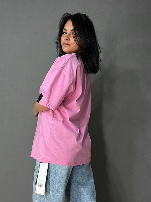 Футболка женская A-N 26075 оверсайз базовая с нашивкой, розовый, one size Киев - изображение 9
