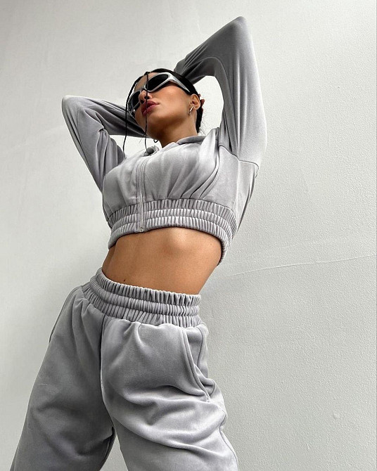 Жіночий повсякденний велюровий костюм-двійка із широкими штанами та укороченою кофтою плюшевий велюр Сірий, 46/48 Одеса - фото 7