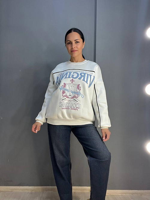 Свитшот женский OLIVIA 2468 надпись впереди VIRGINIA утепленный на флисе модель оверсайз one size, белый, one size Киев - изображение 17