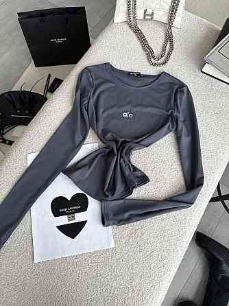 Стильний жіночий базовий лонгслів із написом і вирізом під пальчик мікродайвінг Графіт Одеса