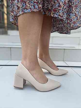 Loretta Туфлі жіночі LORETTA бежеві еко-шкіра каблук 6 см 36р.-23.5см. 38р.-25см. (A320-5) Коломыя