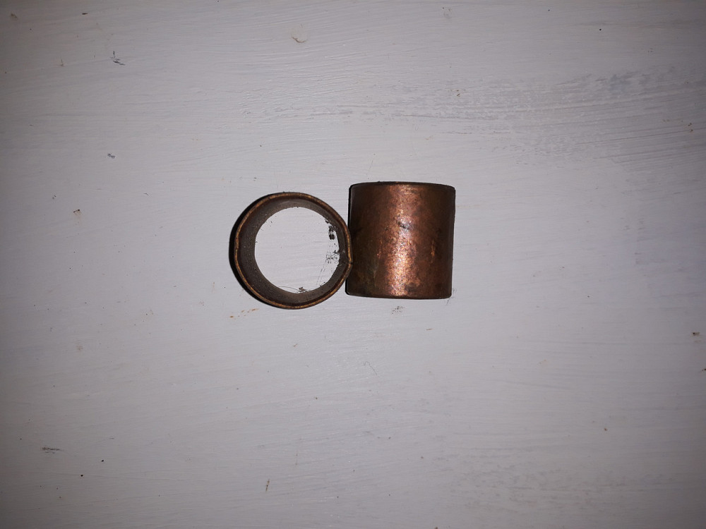 Втулка вертикального валика троса лебедки ГАЗ 52. 51 2902504 А Харьков - изображение 1