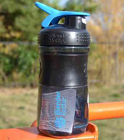 Шейкер спортивний (пляшка) BlenderBottle SportMixer Flip 20oz/590ml Black/Cyan Каменское