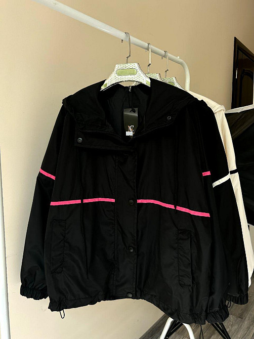 Женская ветровка оверсайз с двойным капюшоном плащевка эмми Черный 2, 48/52 Одесса - изображение 1