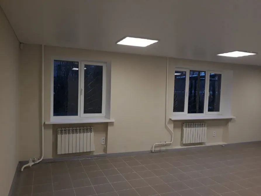 Продам приміщення з окремим входом. Будівельників 5а. Гарний ремонт- все як на фото, був "ОщадБанк". Дніпро - фото 4