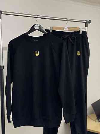 Чорний весняний костюм з тризубом Чернівці