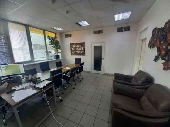 Аренда офиса в центре города Жуковского 3 (закрытого типа, только чтобы туда не попасть). Днепр