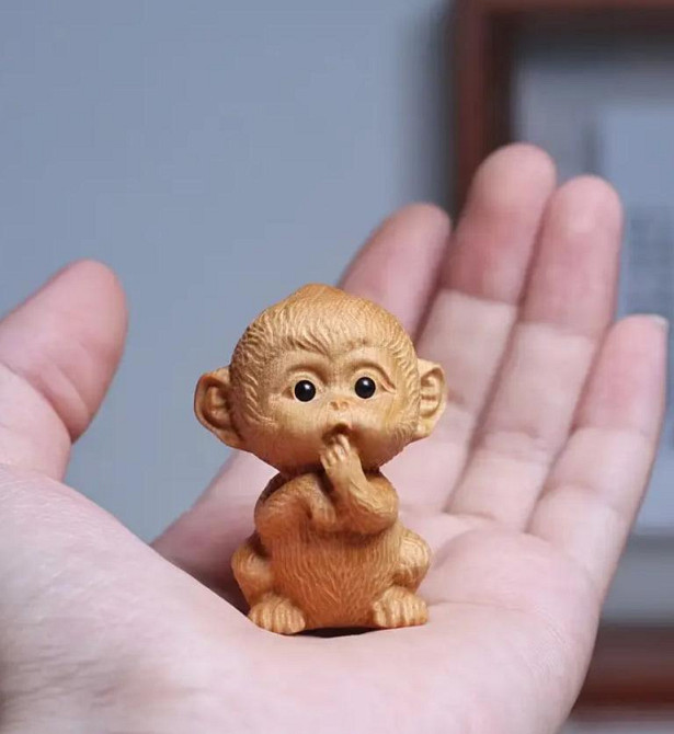 Дерев'яна фігурка мавпочки, сувенір з дерева, мавпочка подарунок, фігурка для інтер'єру. Розмір 4.8  Київ - фото 1